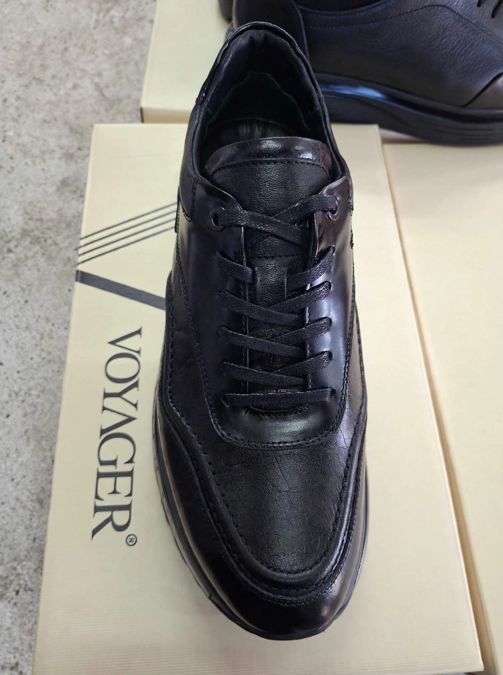 VOYAGER Premium Leather Sneaker - Black