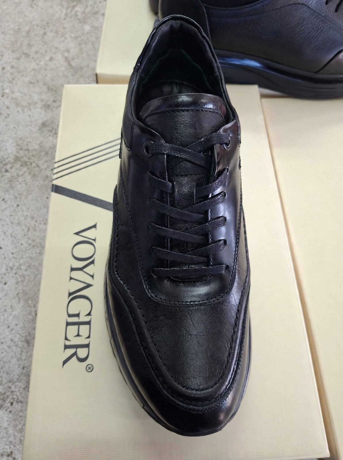 VOYAGER Premium Leather Sneaker - Black