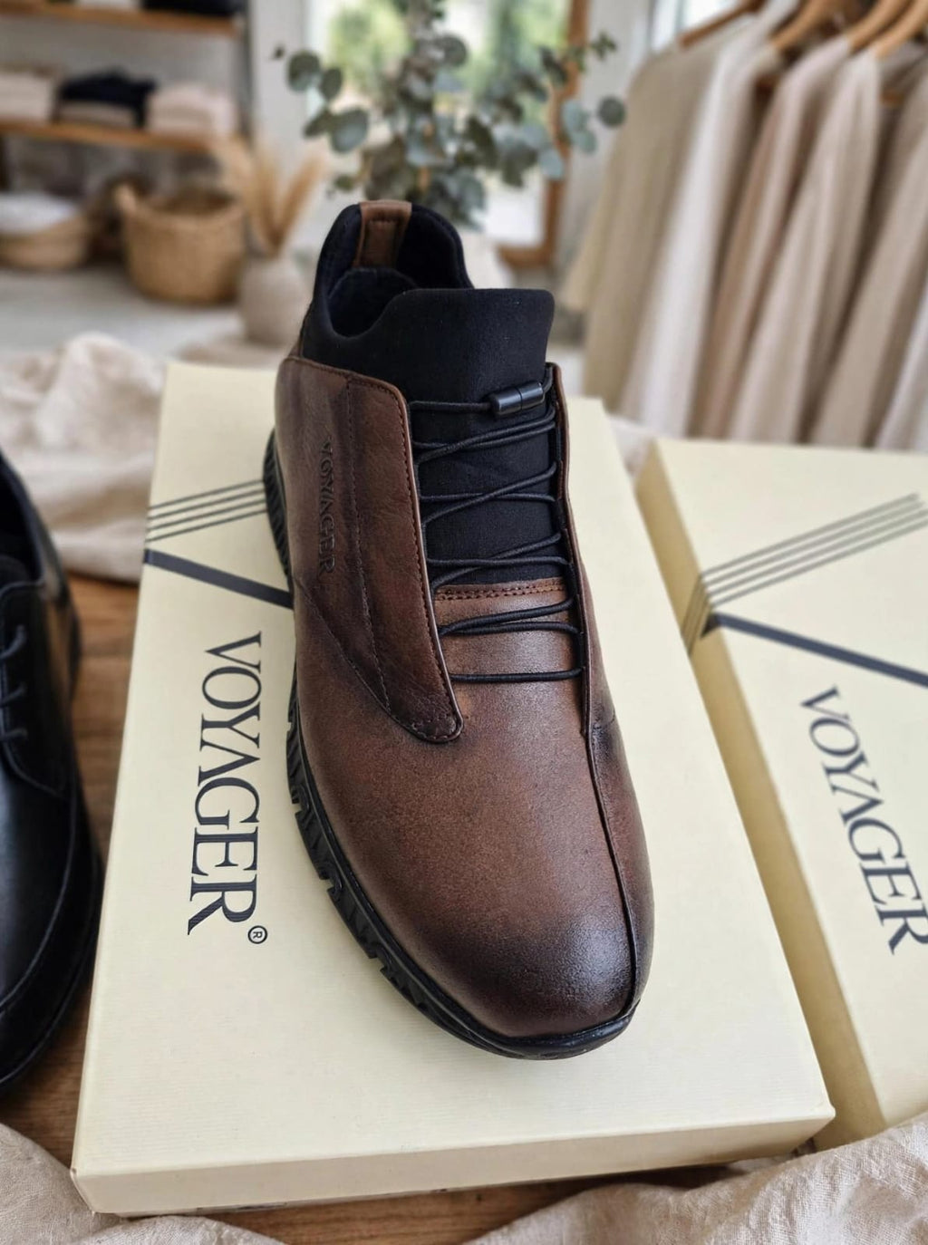 VOYAGER Men's Comfort Leather Sneaker - Brown