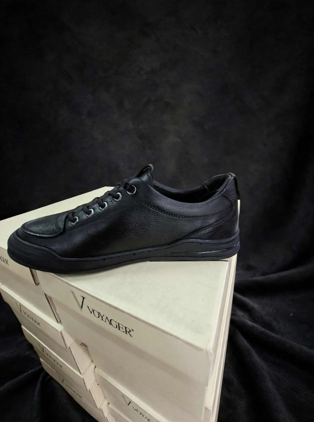 VOYAGER Original - Black Leather Comfort Sneaker