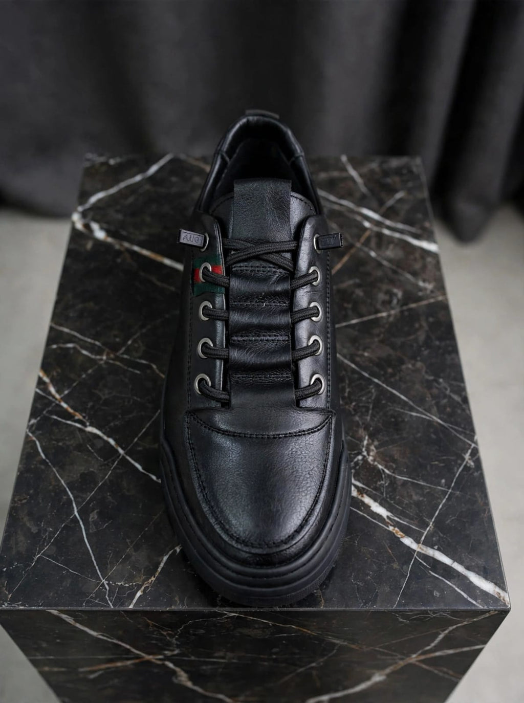 VOYAGER Original - Black Leather Comfort Sneaker