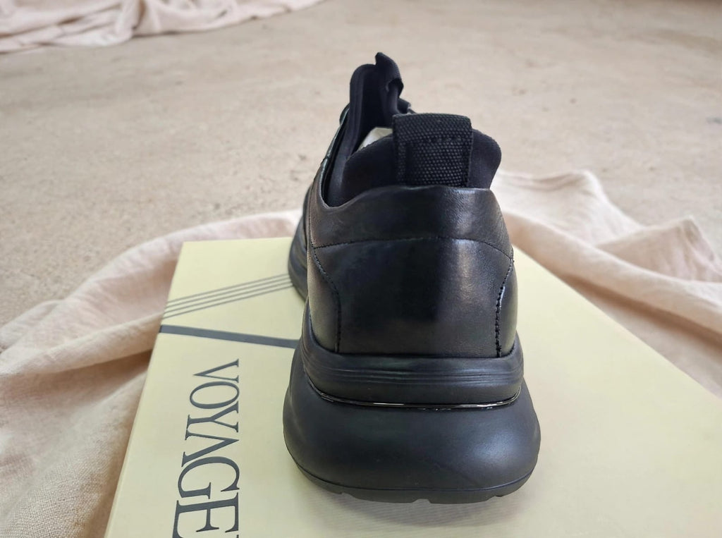 VOYAGER Black Leather Casual Sneaker
