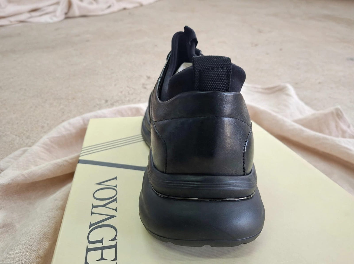 VOYAGER Black Leather Casual Sneaker