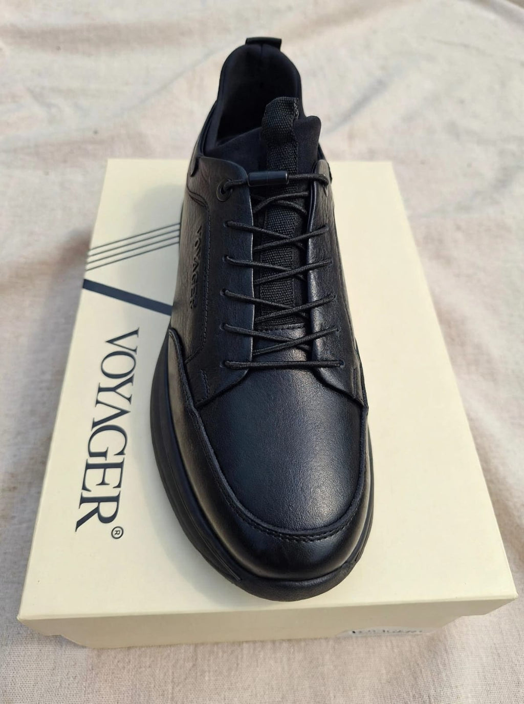 VOYAGER Black Leather Casual Sneaker