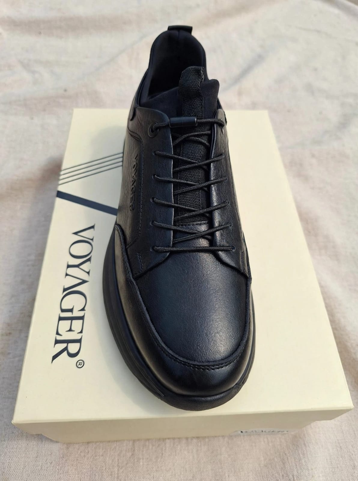 VOYAGER Black Leather Casual Sneaker